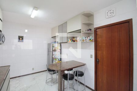 Casa à venda com 250m², 3 quartos e 3 vagasCozinha