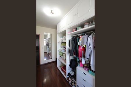 Casa à venda com 250m², 3 quartos e 3 vagasCloset da Suíte 1