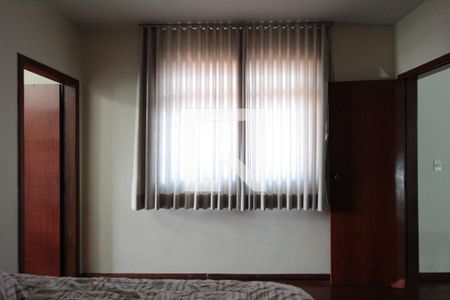 Casa à venda com 250m², 3 quartos e 3 vagasSuíte 1