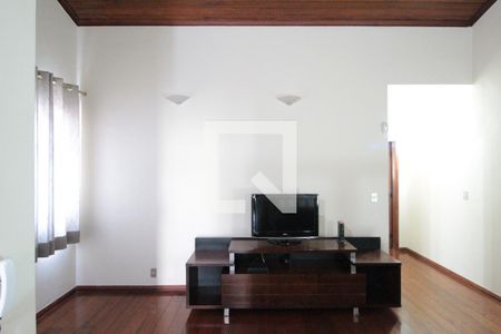 Casa à venda com 250m², 3 quartos e 3 vagasSala de TV