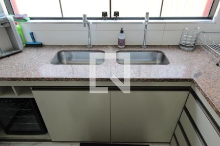 Casa à venda com 250m², 3 quartos e 3 vagasCozinha