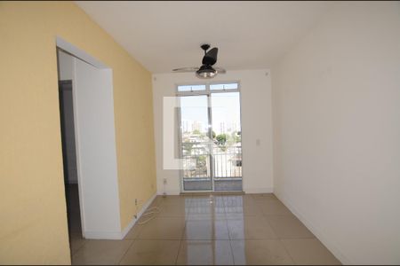 Sala de apartamento para alugar com 2 quartos, 48m² em Parada de Lucas, Rio de Janeiro