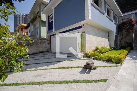 Casa à venda com 450m², 3 quartos e 4 vagasQuintal