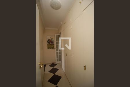 Casa à venda com 450m², 3 quartos e 4 vagasCorredor