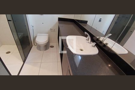 Apartamento à venda com 239m², 3 quartos e 4 vagasBanheiro da Suíte 3