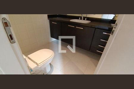 Apartamento à venda com 239m², 3 quartos e 4 vagasBanheiro da Suíte 1