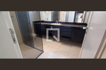 Apartamento à venda com 239m², 3 quartos e 4 vagasBanheiro da Suíte 3