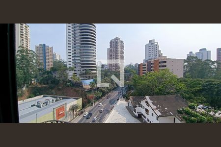 Apartamento à venda com 239m², 3 quartos e 4 vagasVista da Suíte 2