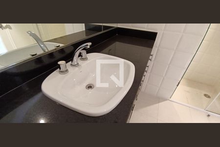 Apartamento à venda com 239m², 3 quartos e 4 vagasBanheiro da Suíte 1