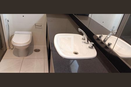 Apartamento à venda com 239m², 3 quartos e 4 vagasBanheiro da Suíte 3