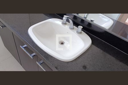 Apartamento à venda com 239m², 3 quartos e 4 vagasBanheiro da Suíte 2