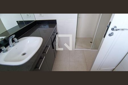 Apartamento à venda com 239m², 3 quartos e 4 vagasBanheiro da Suíte 2