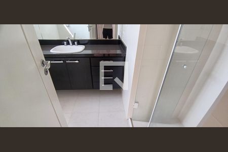 Apartamento à venda com 239m², 3 quartos e 4 vagasBanheiro da Suíte 2