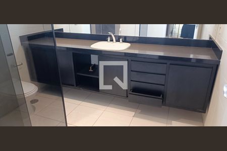 Apartamento à venda com 239m², 3 quartos e 4 vagasBanheiro da Suíte 3