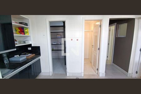 Apartamento à venda com 239m², 3 quartos e 4 vagasÁrea de Serviço