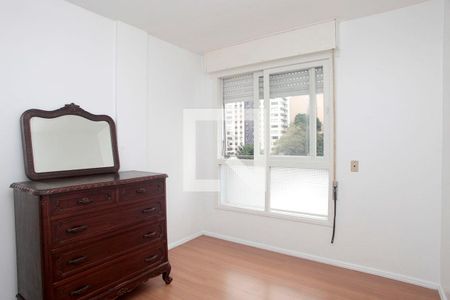 Quarto 2 de apartamento para alugar com 2 quartos, 76m² em Rio Branco, Porto Alegre