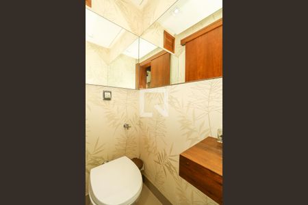 Apartamento à venda com 270m², 3 quartos e 2 vagas Apartamento à venda com 270m², 3 quartos e 2 vagasLavabo