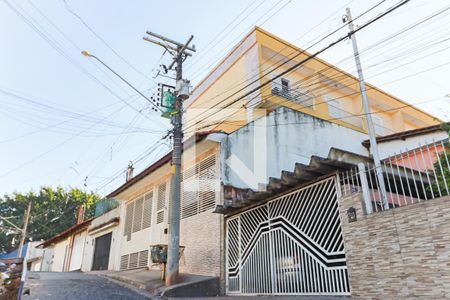 Casa para alugar com 85m², 2 quartos e 1 vaga Casa para alugar com 85m², 2 quartos e 1 vagaFachada