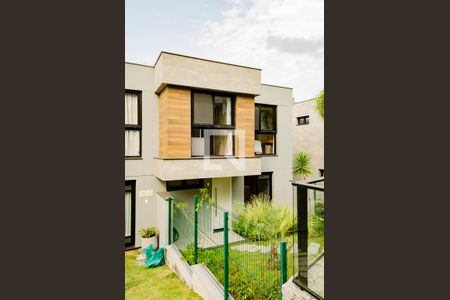 Casa de condomínio para alugar com 200m², 3 quartos e 2 vagasFundos