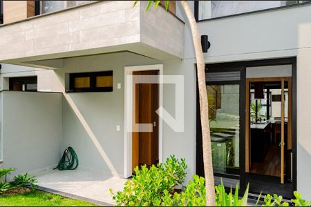 Casa de condomínio para alugar com 200m², 3 quartos e 2 vagasQuintal