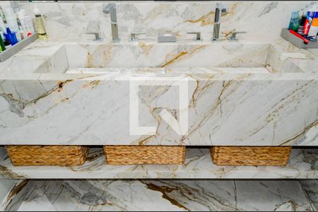 Casa de condomínio para alugar com 200m², 3 quartos e 2 vagasSuíte Master - Banheiro