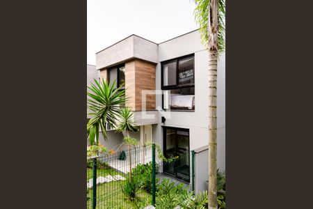 Casa de condomínio para alugar com 200m², 3 quartos e 2 vagasFundos