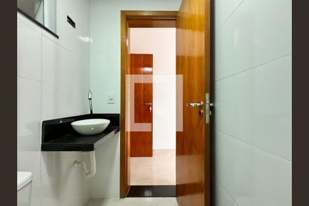 Casa à venda com 150m², 2 quartos e 2 vagasBanheiro da suíte 1