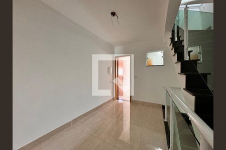 Casa à venda com 150m², 2 quartos e 2 vagasHall entre os quartos 