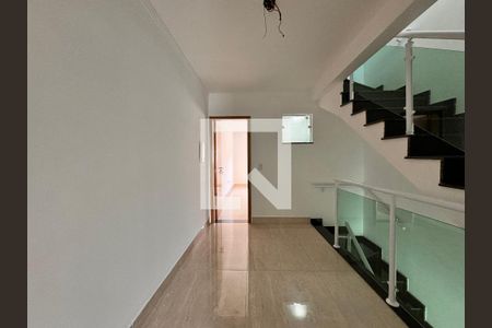 Casa à venda com 150m², 2 quartos e 2 vagasHall entre os quartos 