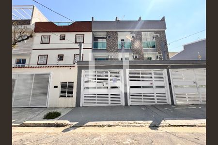 Casa à venda com 150m², 2 quartos e 2 vagasFachada + plaquinha 