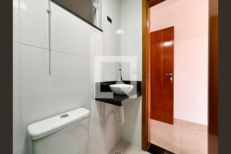 Casa à venda com 150m², 2 quartos e 2 vagasBanheiro da suíte 1