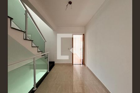 Casa à venda com 150m², 2 quartos e 2 vagasHall entre os quartos 