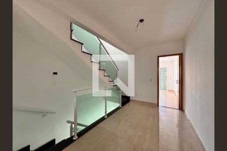 Casa à venda com 150m², 2 quartos e 2 vagasHall entre os quartos 