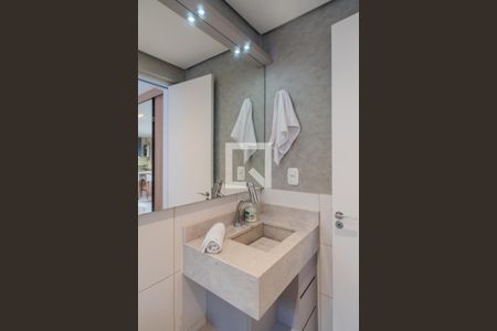 Banheiro de apartamento à venda com 1 quarto, 42m² em Centro Histórico, Porto Alegre