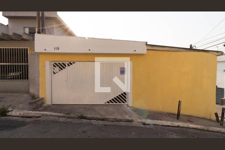 Casa para alugar com 100m², 3 quartos e 2 vagas Casa para alugar com 100m², 3 quartos e 2 vagasFachada