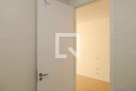 Lavabo de kitnet/studio para alugar com 1 quarto, 27m² em Jardim Helena, São Paulo