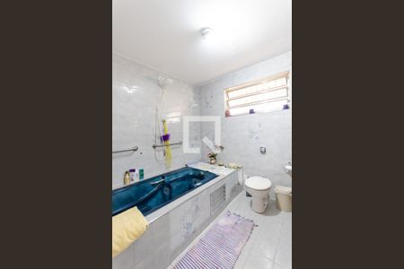 Casa à venda com 169m², 3 quartos e 2 vagasBanheiro 