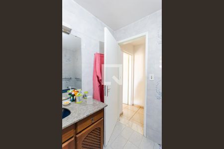 Casa à venda com 169m², 3 quartos e 2 vagasBanheiro 