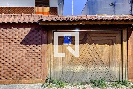 Casa para alugar com 270m², 3 quartos e 4 vagas Casa para alugar com 270m², 3 quartos e 4 vagasFachada