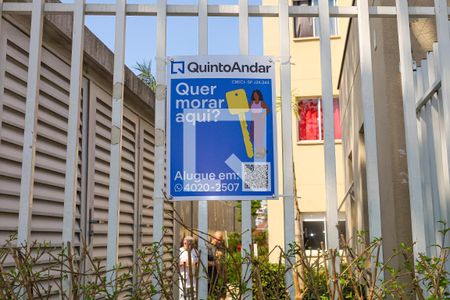 Apartamento para alugar com 33m², 2 quartos e sem vagaPlaca instalada na grade do condomínio