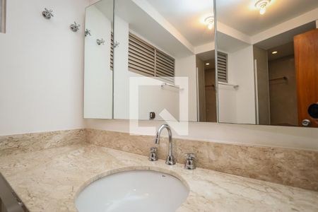 Apartamento à venda com 150m², 3 quartos e 1 vaga Apartamento à venda com 150m², 3 quartos e 1 vagaBanheiro 2