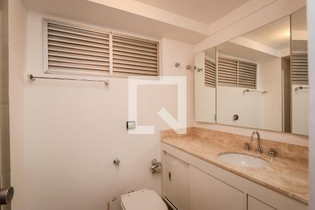 Apartamento à venda com 150m², 3 quartos e 1 vaga Apartamento à venda com 150m², 3 quartos e 1 vagaBanheiro 2