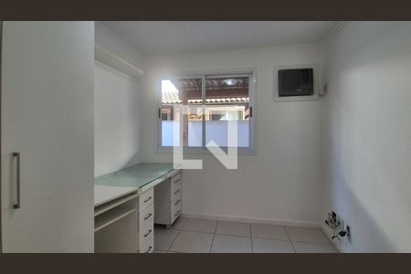 Quarto de casa de condomínio para alugar com 4 quartos, 280m² em Recreio dos Bandeirantes, Rio de Janeiro