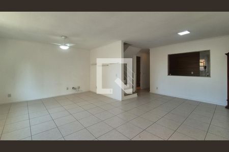 Casa de condomínio para alugar com 280m², 4 quartos e 3 vagas Casa de condomínio para alugar com 280m², 4 quartos e 3 vagasSala
