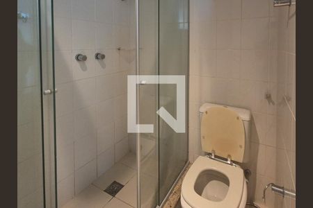 Casa de condomínio para alugar com 280m², 4 quartos e 3 vagas Casa de condomínio para alugar com 280m², 4 quartos e 3 vagasBanheiro social