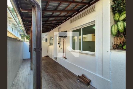 Casa de condomínio para alugar com 280m², 4 quartos e 3 vagas Casa de condomínio para alugar com 280m², 4 quartos e 3 vagasVaranda