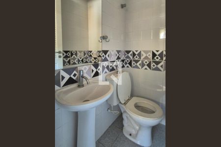 Casa de condomínio para alugar com 280m², 4 quartos e 3 vagas Casa de condomínio para alugar com 280m², 4 quartos e 3 vagasLavabo