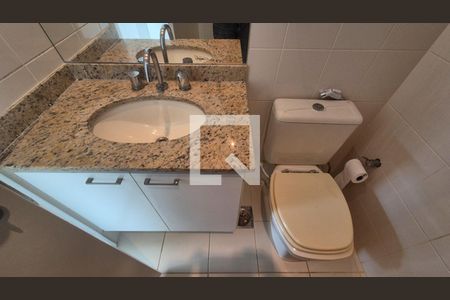 Casa de condomínio para alugar com 280m², 4 quartos e 3 vagas Casa de condomínio para alugar com 280m², 4 quartos e 3 vagasBanheiro da Suíte 2