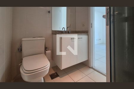 Casa de condomínio para alugar com 280m², 4 quartos e 3 vagas Casa de condomínio para alugar com 280m², 4 quartos e 3 vagasBanheiro da Suíte 1