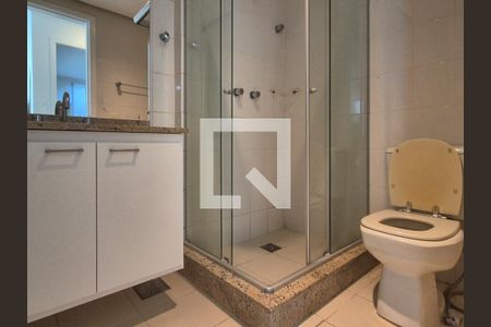 Casa de condomínio para alugar com 280m², 4 quartos e 3 vagas Casa de condomínio para alugar com 280m², 4 quartos e 3 vagasBanheiro social